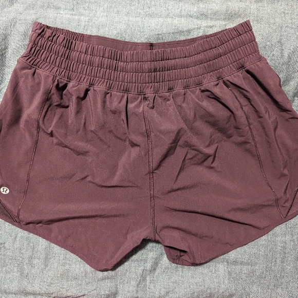 Lululemon Hotty Hot Short II 2.5" - Deep Rouge - Size 6 - Picture 2 of 5